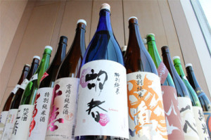 種類豊富な日本酒を味わえる(イメージ) / マイナビニュース