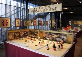 久月人形学院:浅草で作品展　木目込み人形や押し絵100点を展示