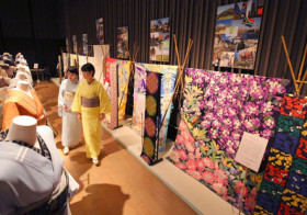 着物アート展:職人ら、６カ国をイメージし制作　「わーと日本橋」