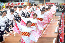 ６９チーム１６３９人が舞を披露　皆野で秩父音頭祭り / 埼玉